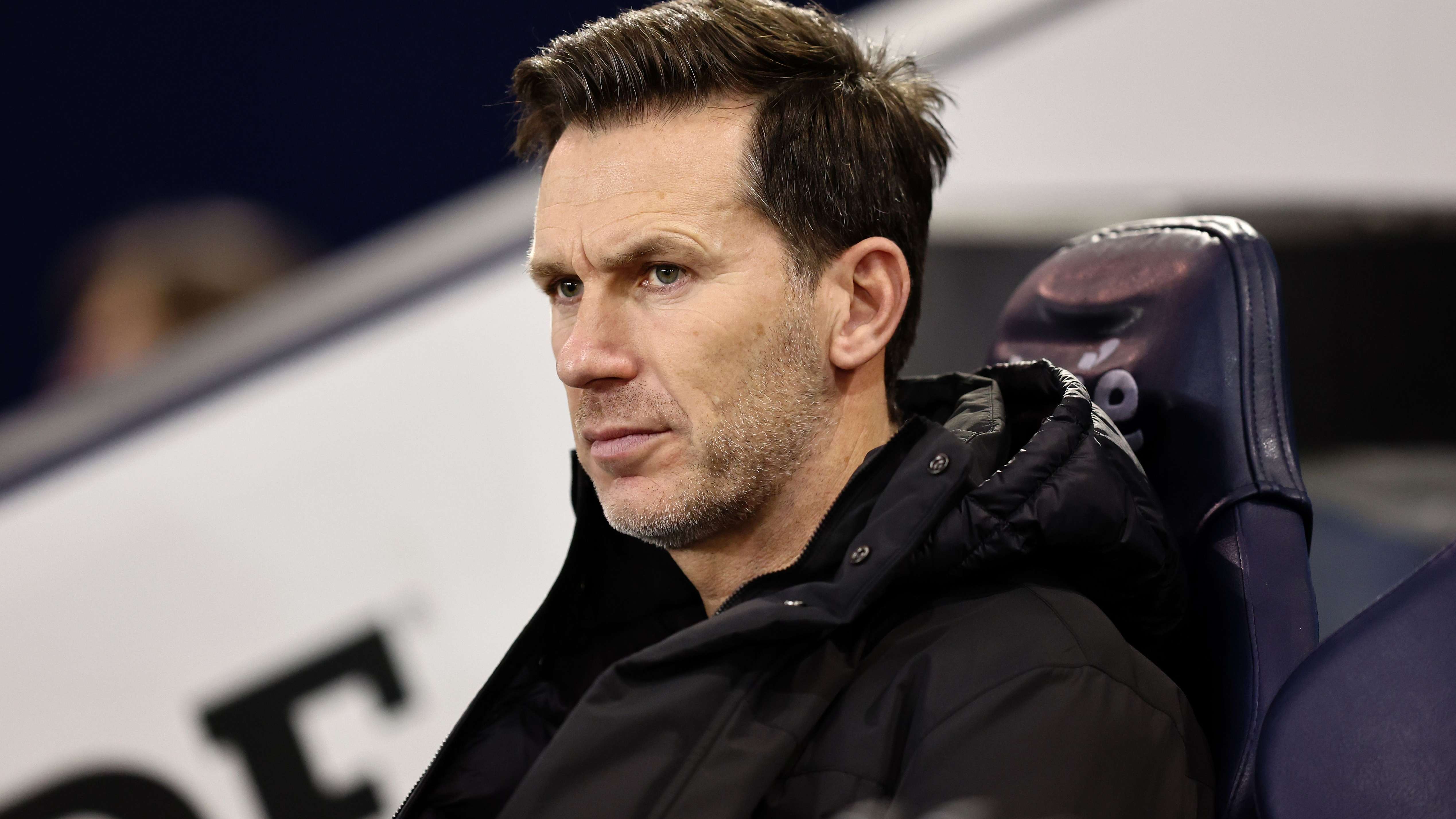 而湖人队则 而湖人队则