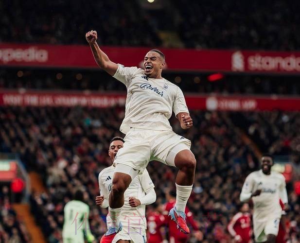 又一场3-0!英超54岁名帅力挽狂澜:7场4胜 带队双线狂奔 又一场3-0!英超54岁名帅力挽狂澜:7场4胜 带队双线狂奔