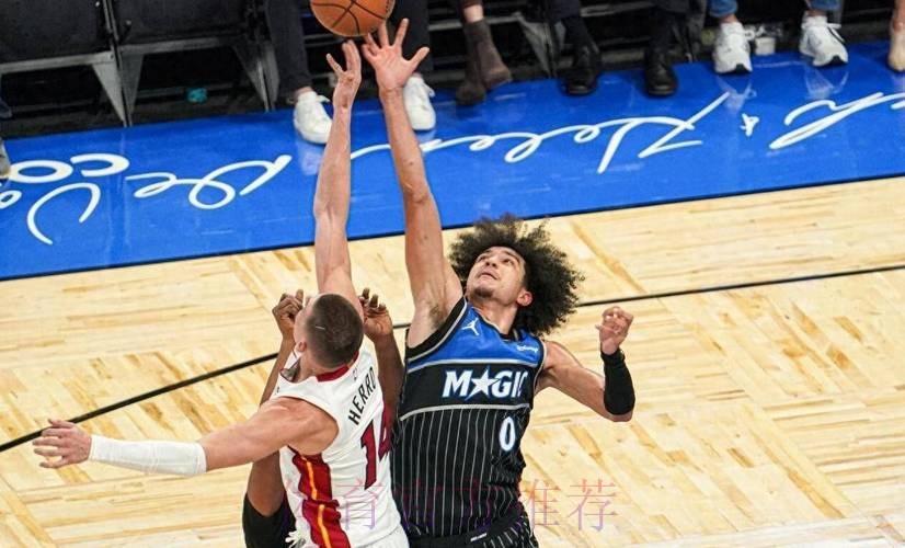 贝恩接球三分投进，魔术开局打出10-2鹈鹕直接叫出暂停